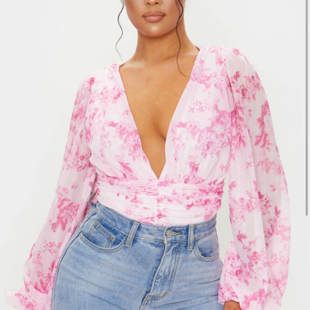 Pretty little thing Floral bodysuit size 2